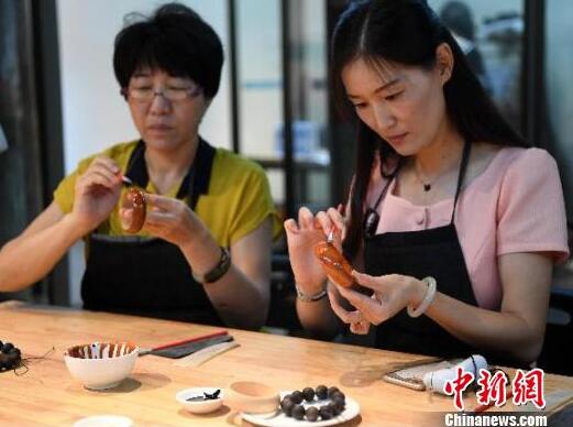 福州漆文化升温 “我在朱紫坊髹大漆”受热捧