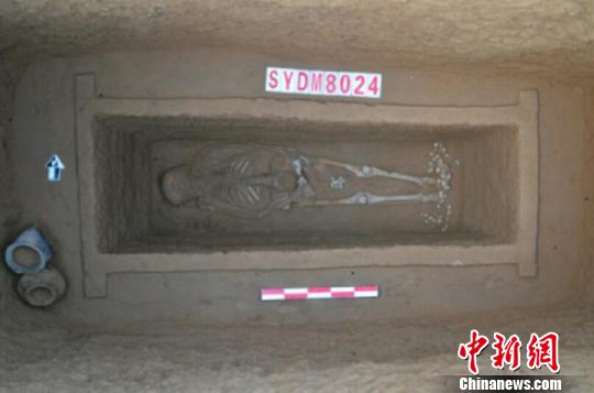 此次发现和清理西周墓葬1660座，出土器物10800余件组。 山西省考古研究所