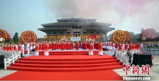 海内外炎黄子孙相聚湖北随州拜谒炎帝神农