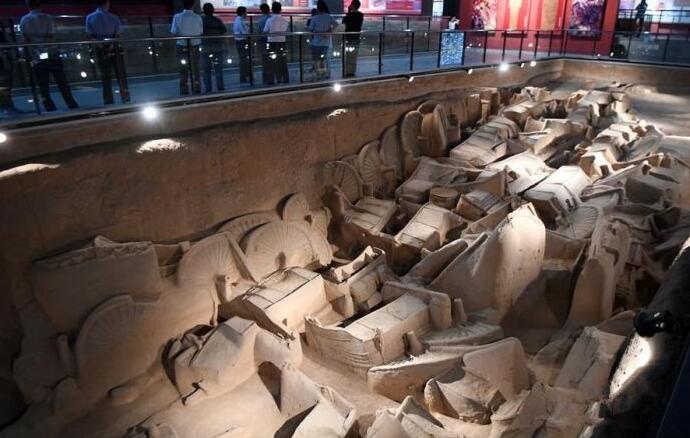 河南郑国车马坑出土2400年前“最豪华房车”