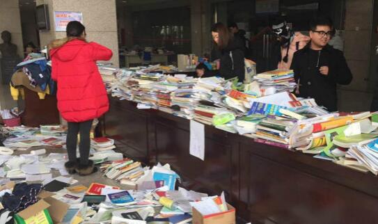 图书馆占座盛行 高校屡禁不止后出狠招
