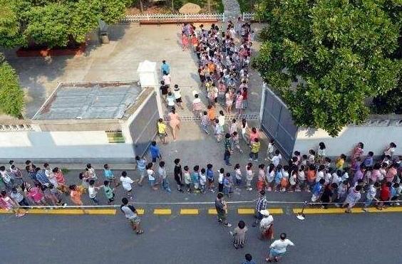 西安小学“弹性离校”：学生自愿报名免费参与