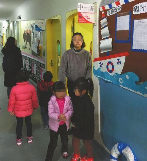 幼师被指针扎小孩屁股 教育局要求当事人停课