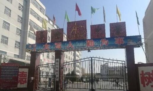 老师指使学生厕所偷拍吸烟者 被拍到罚500元