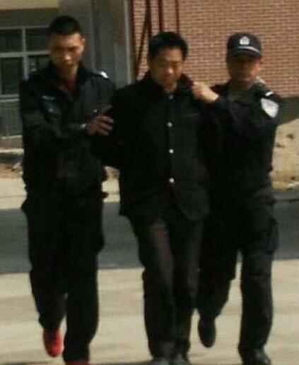 湖南村小老师涉嫌猥亵女生 已被警方带走调查