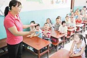 娃要上幼儿园爷爷奶奶“实战”培训：打要还手