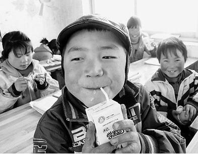 贫困学生就该矮人一截？