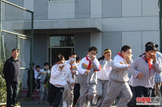 防灾减灾进校园 西城区小学生进行疏散救护演练