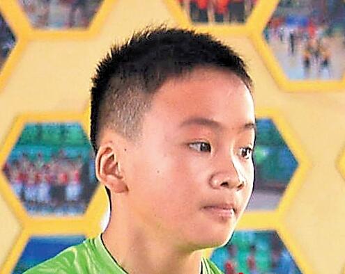 中国男孩手脚并用55秒还原3魔方震惊澳大利亚