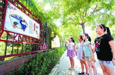 主题文化街扮靓家市民门口 宣扬传统文化知识与美化街区并存