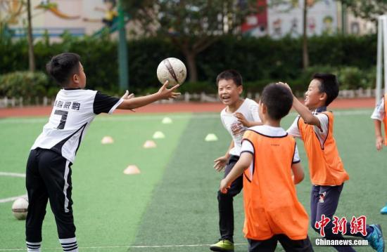 超长假期不等于超多作业 小学家庭作业也能文艺范