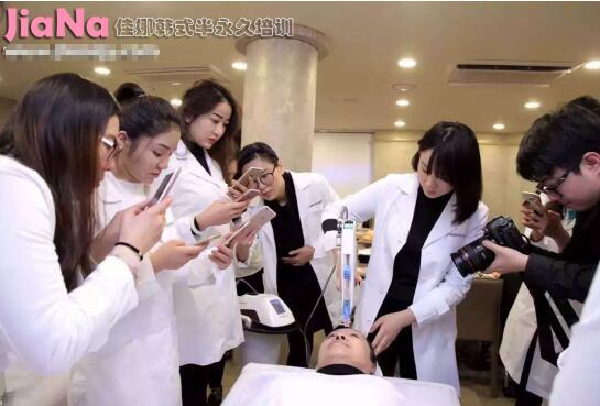 大学女教师患癌被开除 学校领导：别给我哭，见多了
