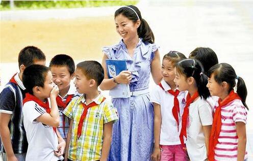 中青年教师成中小学和高校教师主体