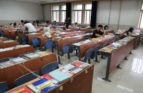 武汉一高校定制实名制考研专用座位 学生：学霸专座