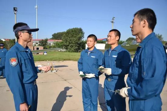 这所唯一培养舰载机飞行员的院校 首次被军媒报道