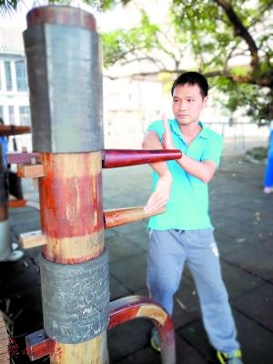 佛山校园老师多才多艺：数学老师讲课融入咏春拳理