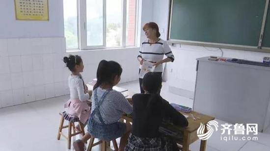 济南小学女教师“甘守寂寞”扎根大山32年