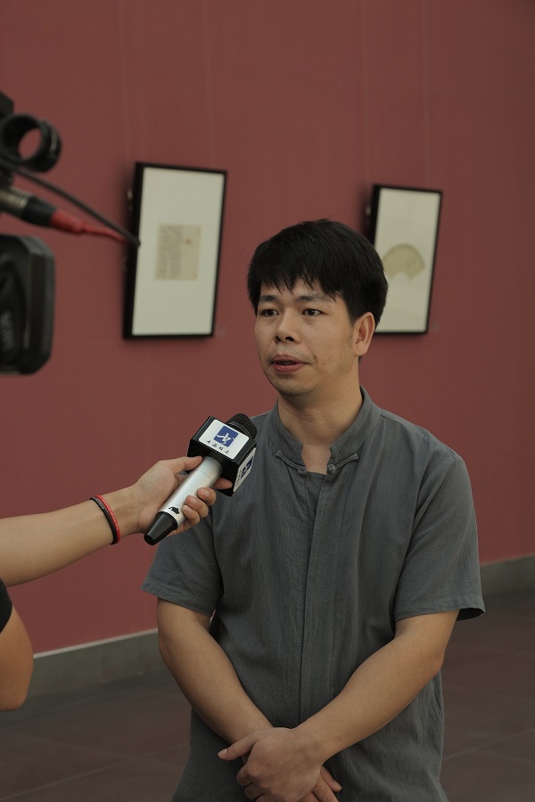 采访徐明春.JPG