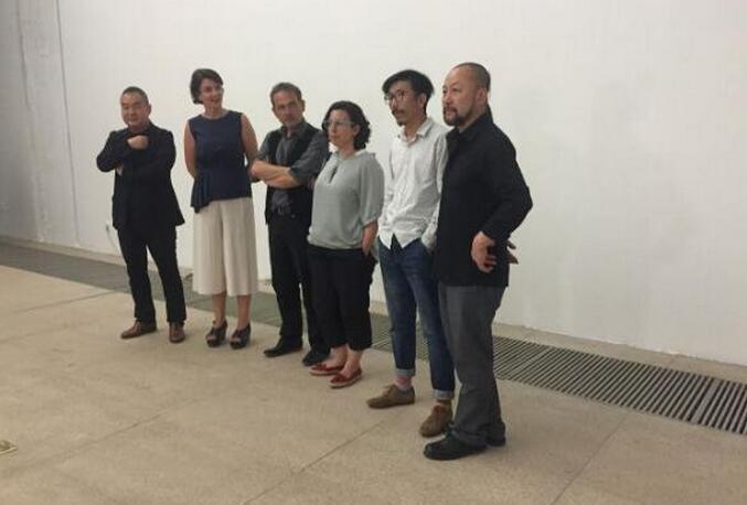 Nacho Zubelzu与苍鑫行为艺术亮相白盒子艺术馆