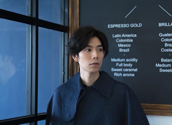 潘裕文MV化身追梦少年 徒手抓锹形虫温柔对戏