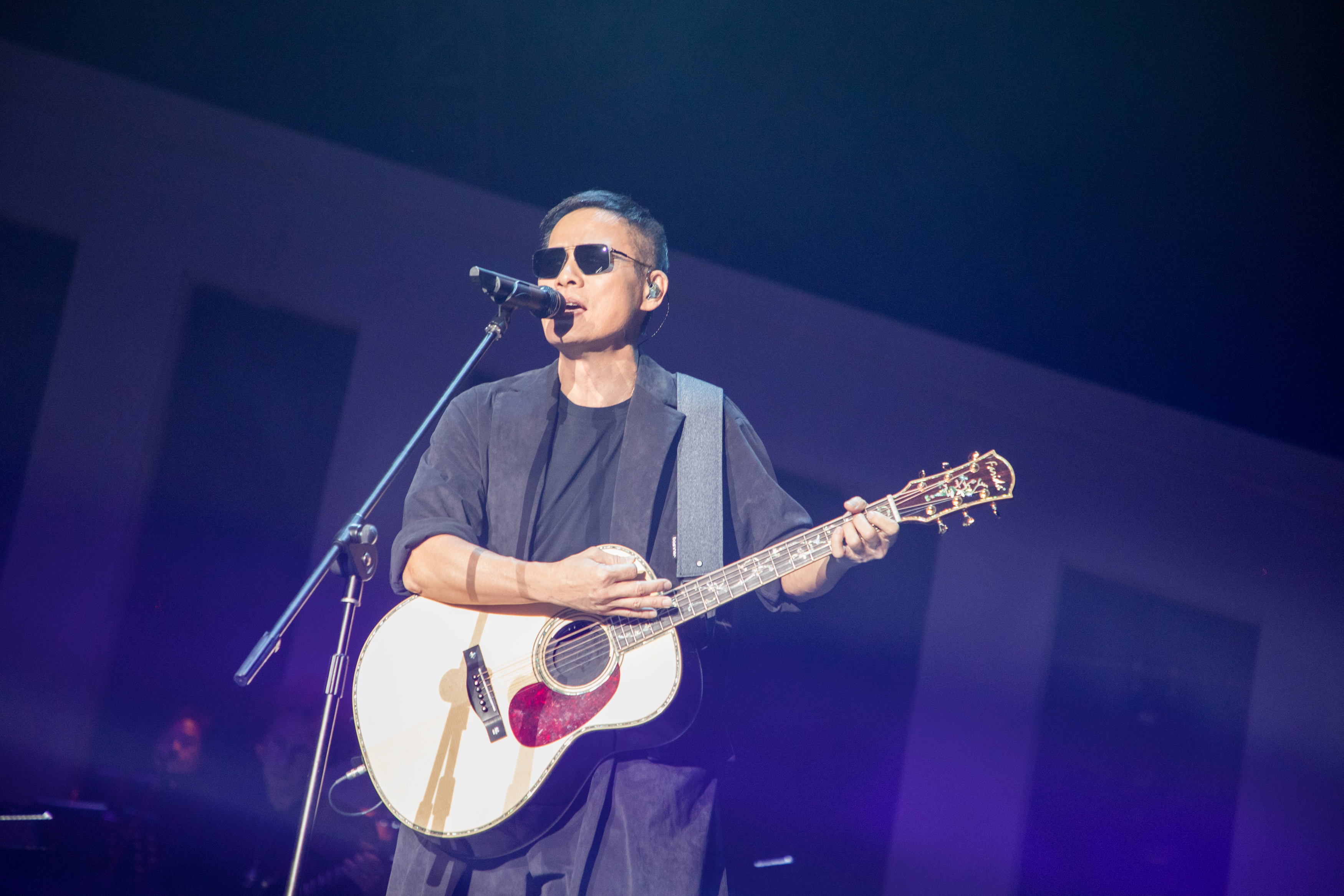 罗大佑深圳演唱会三度返场求放过