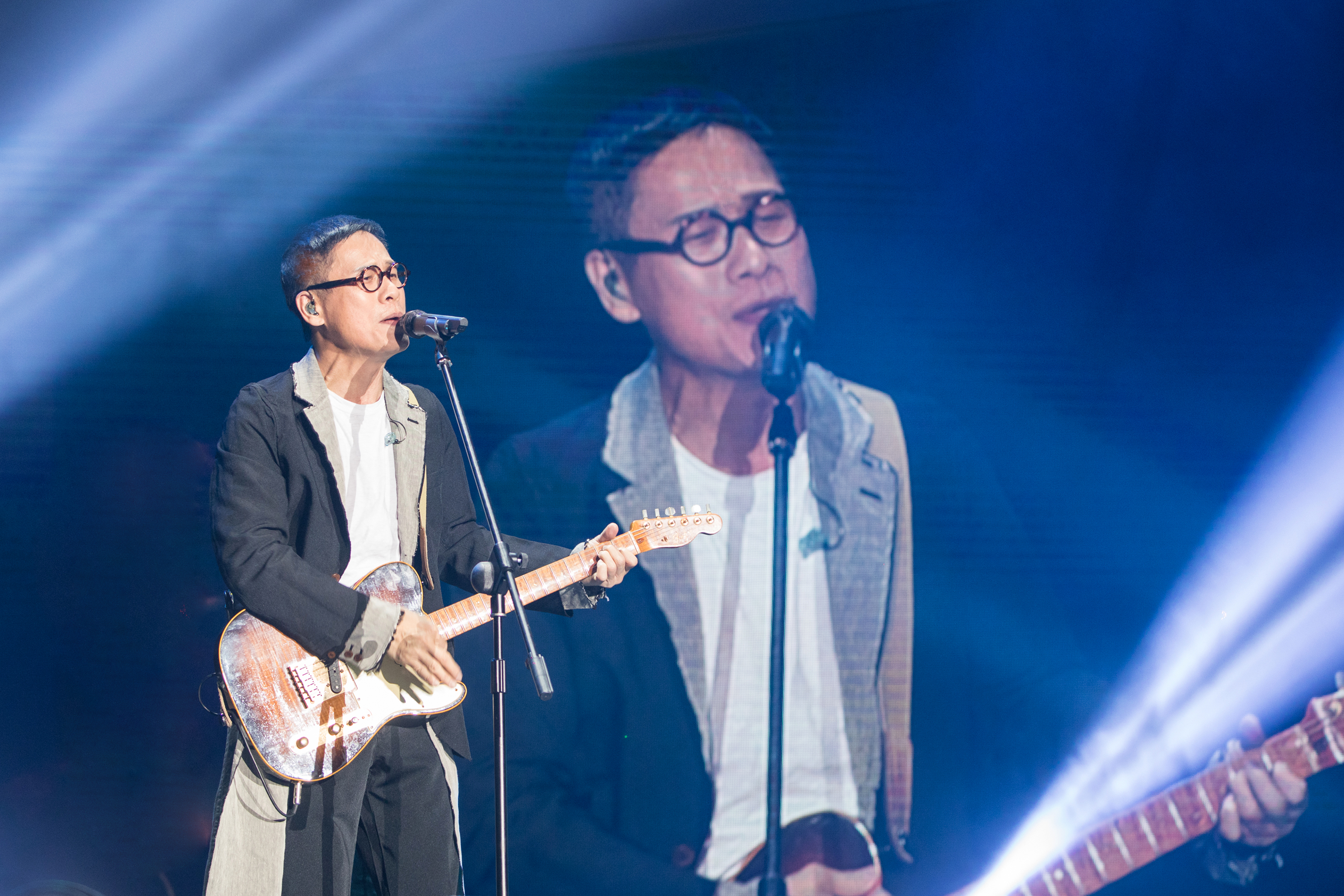 罗大佑深圳演唱会三度返场求放过