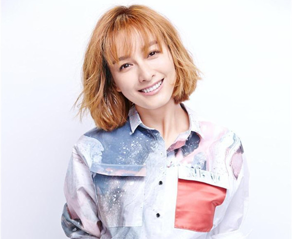 吴昕担任风尚音乐盛典主持人现场首唱贺岁单曲