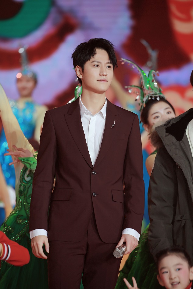 秦俊杰亮相北京春晚  2018三剧待播引期待