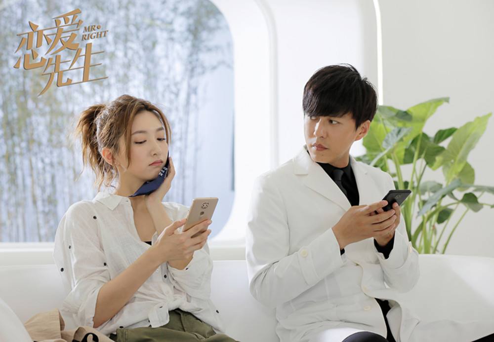 老干部靳东成为新一代的女神收割机，看看她合作过的女演员就知道了！