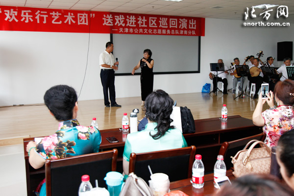 “欢乐行艺术团”到津南区辛庄镇巡回演出