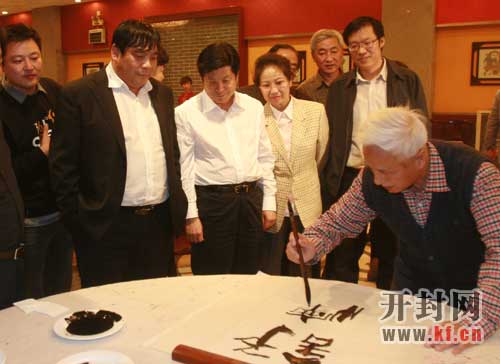市领导会见全国电视戏曲“兰花奖”终评委