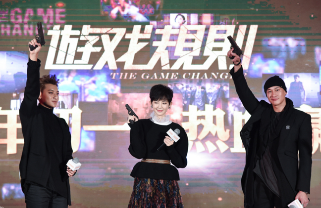 黄子韬何润东兄弟互怼 称娜扎像小男孩