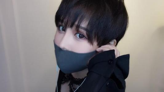 赵本山女儿晒新发型 网友：发型很牛 衣服很溜