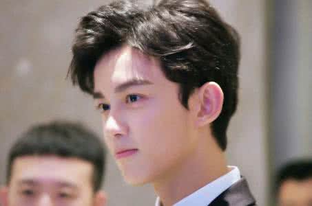 《奇楼》吴磊耿直boy上线 怼队友补刀承包笑点
