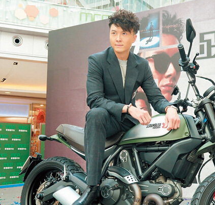 王浩信否认曾与陈法拉拍拖 承认工作忙冷落了太太