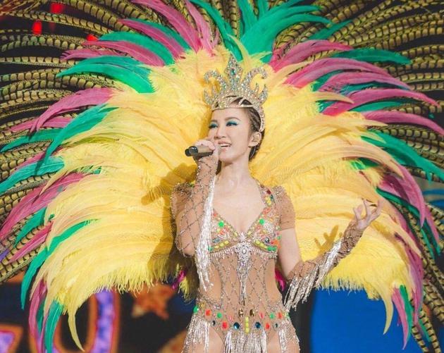 李玟演唱会自曝失声旧事 林俊杰惊喜助阵遭催婚